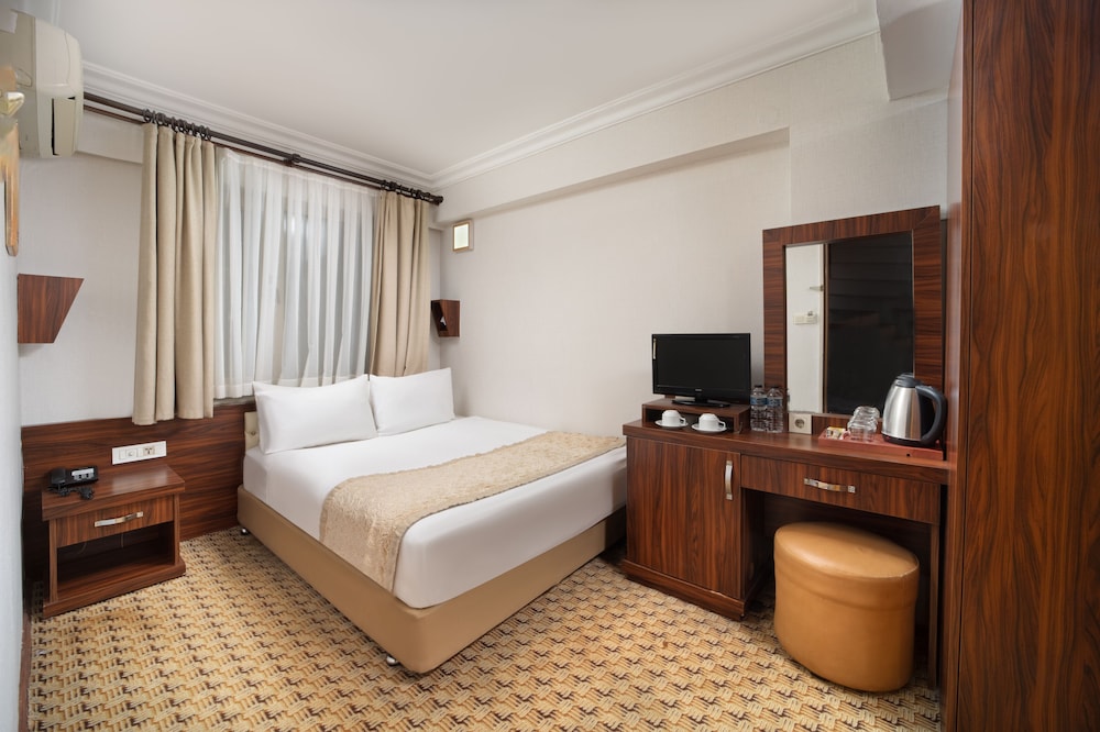 Economy Double or Twin Room, 1 Double or 2 Twin Beds, Accessible photo 1