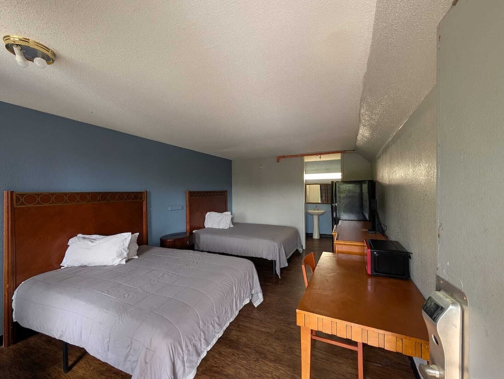 2 Full Beds, Non Smoking photo 1