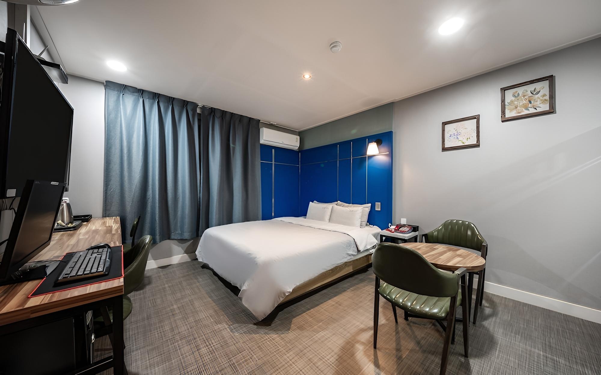 Room (Deluxe Double (Additional charge for ) - Photo 5