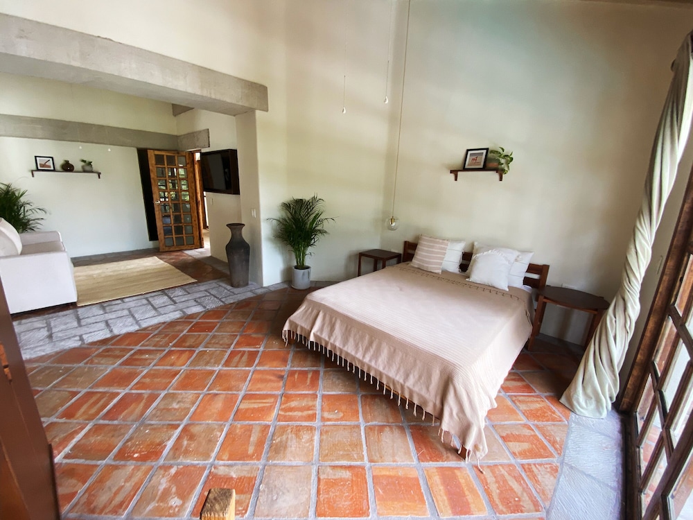 Deluxe Room - Photo 15