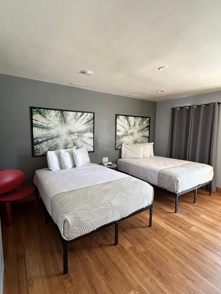 Basic Double Room, 2 Double Beds photo 3