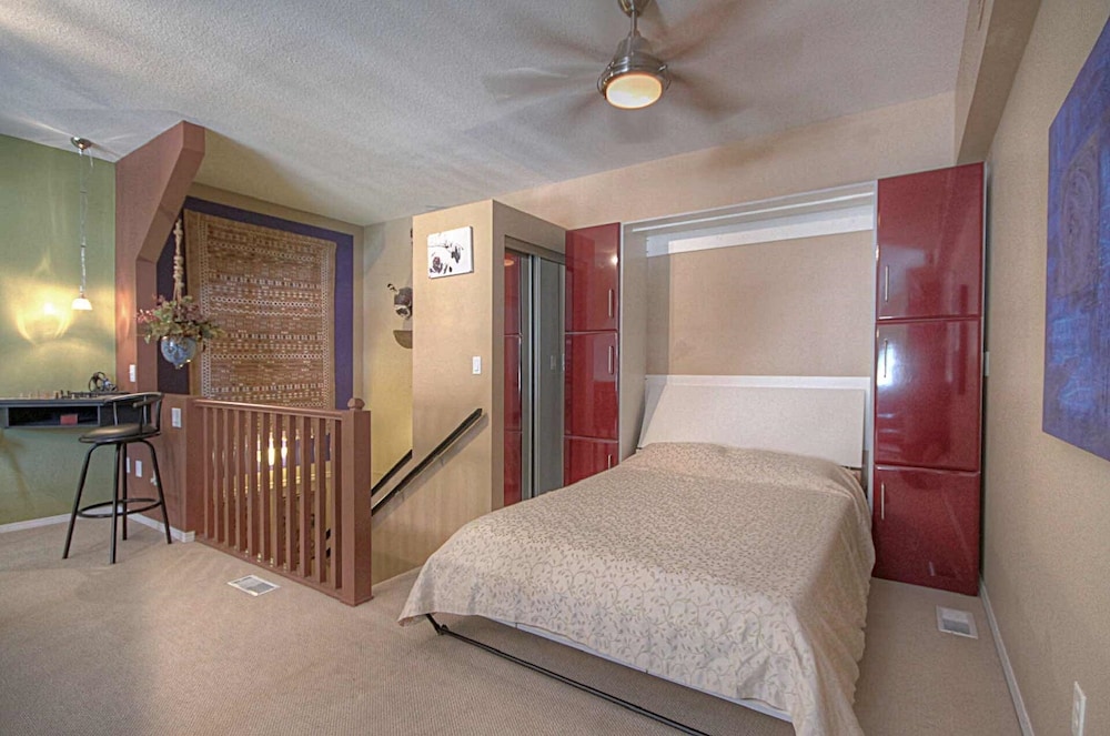 Deluxe Condo, 2 Bedrooms, 2 Bathrooms, Partial Lake View photo 1