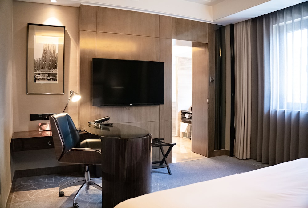 Superior Room, 1 King Bed photo 3