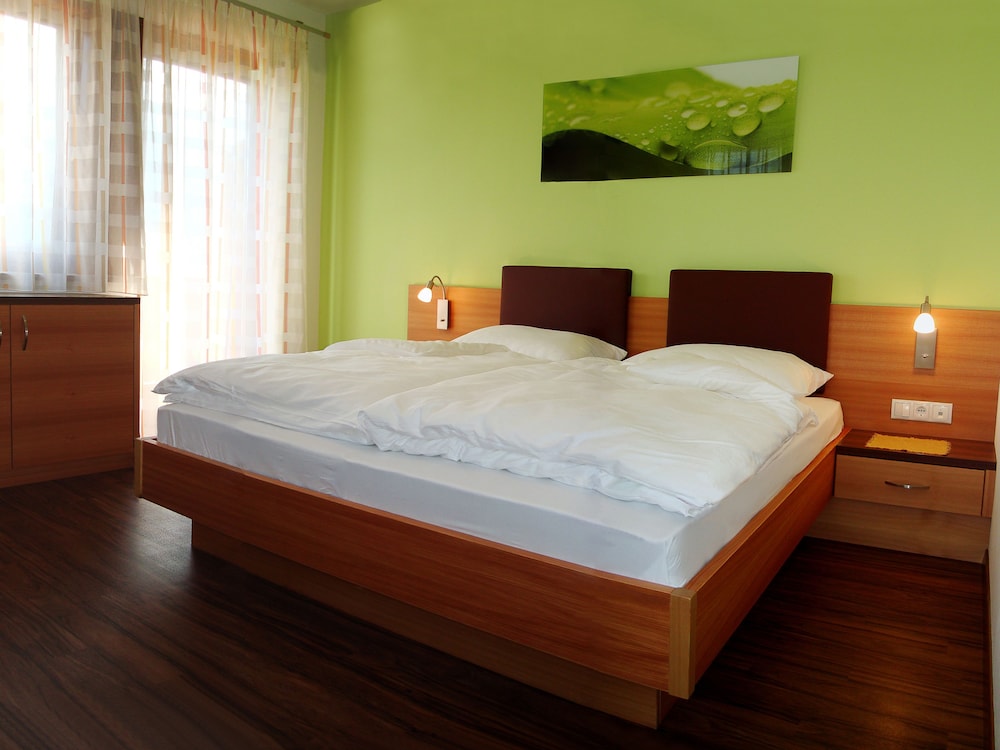 Apartment, Valley View