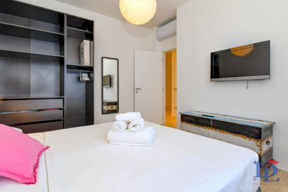 Apartment, 2 Bedrooms, Lake View photo 1