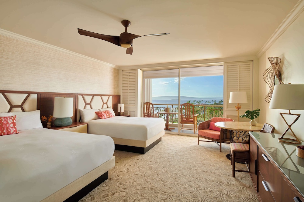 Deluxe Room, 2 Queen Beds, Transfer Shower, Garden View (Accessible Room)