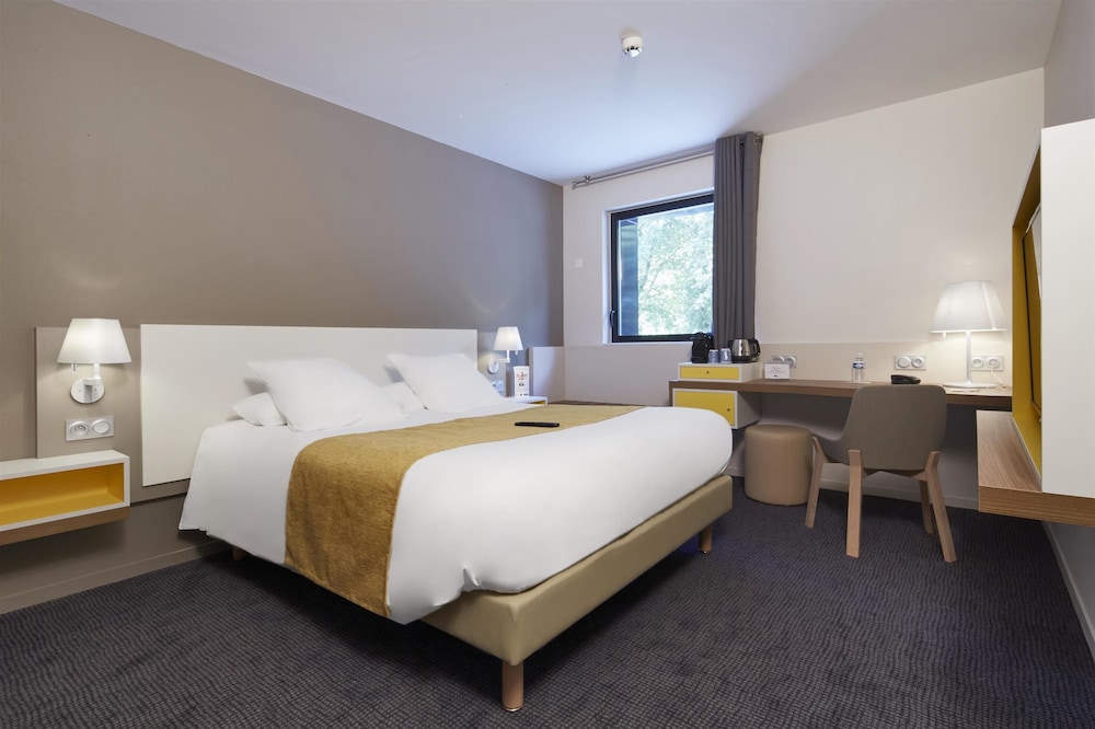 Standard Room, Multiple Beds photo 2