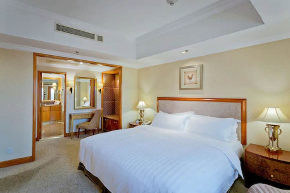 Suite (Crowne Plaza) - Photo 1