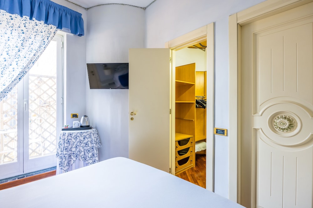 Standard Double Room - Photo 3