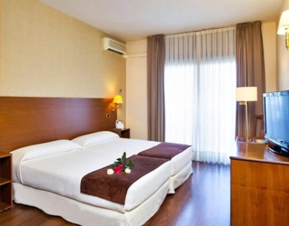 Double Room - Photo 5