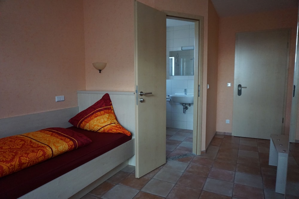 Single Room photo 3