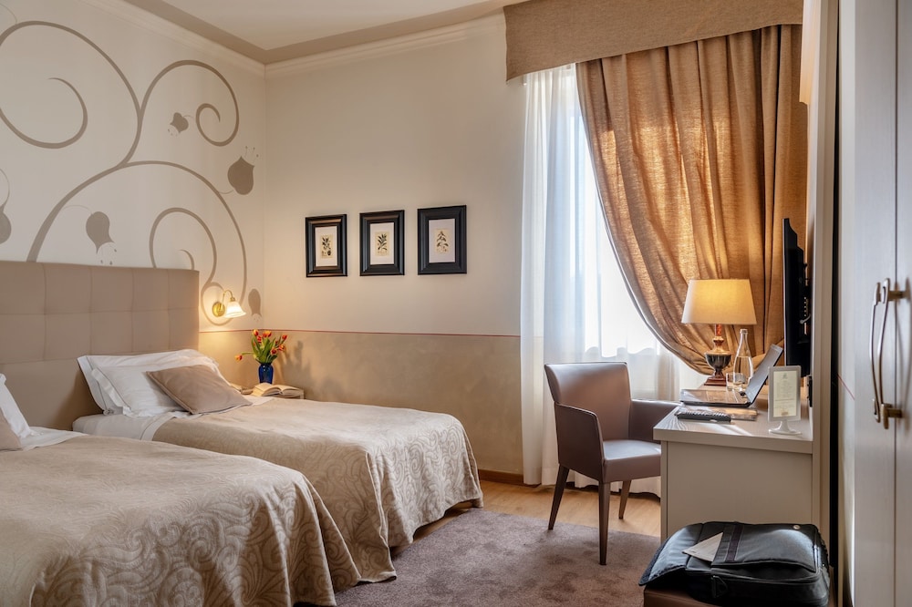 Standard Double Room Single Use photo 2