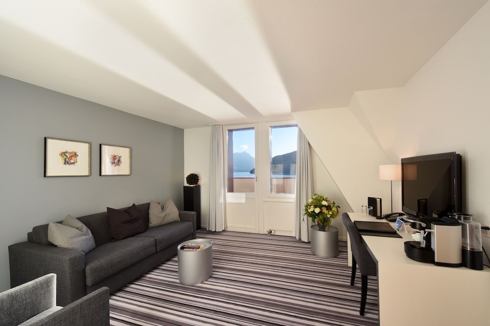 Premium Suite, Partial Lake View photo 3