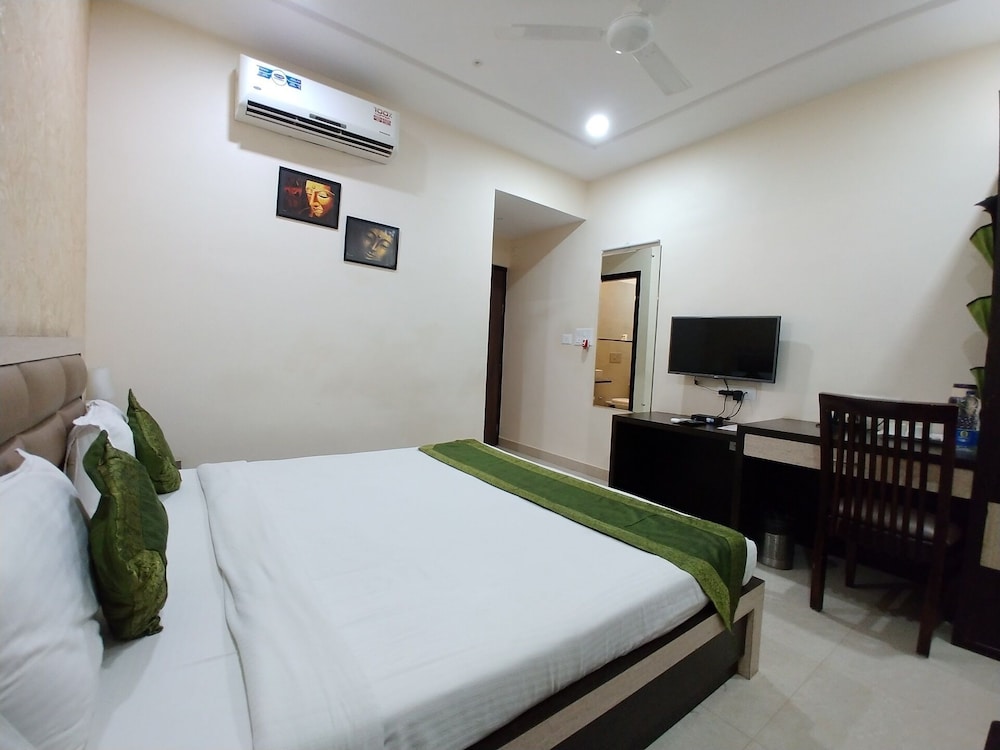 Executive Room, 1 King Bed - Photo 3