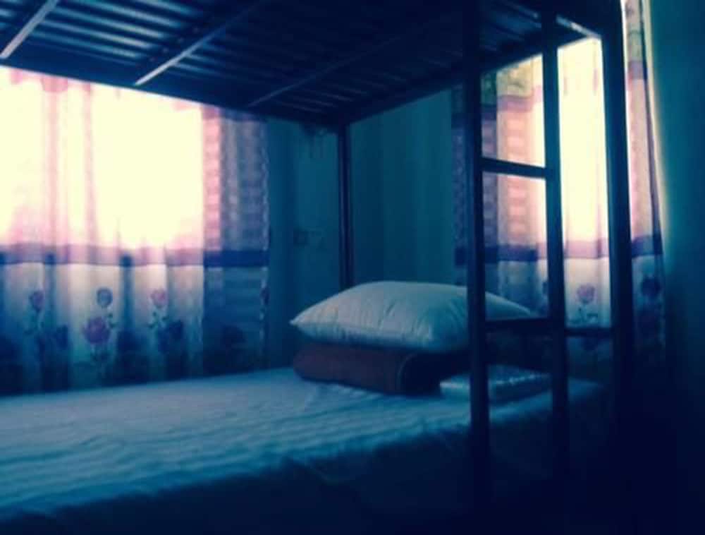 1 person in 6 bed Mixed Dorm photo 1