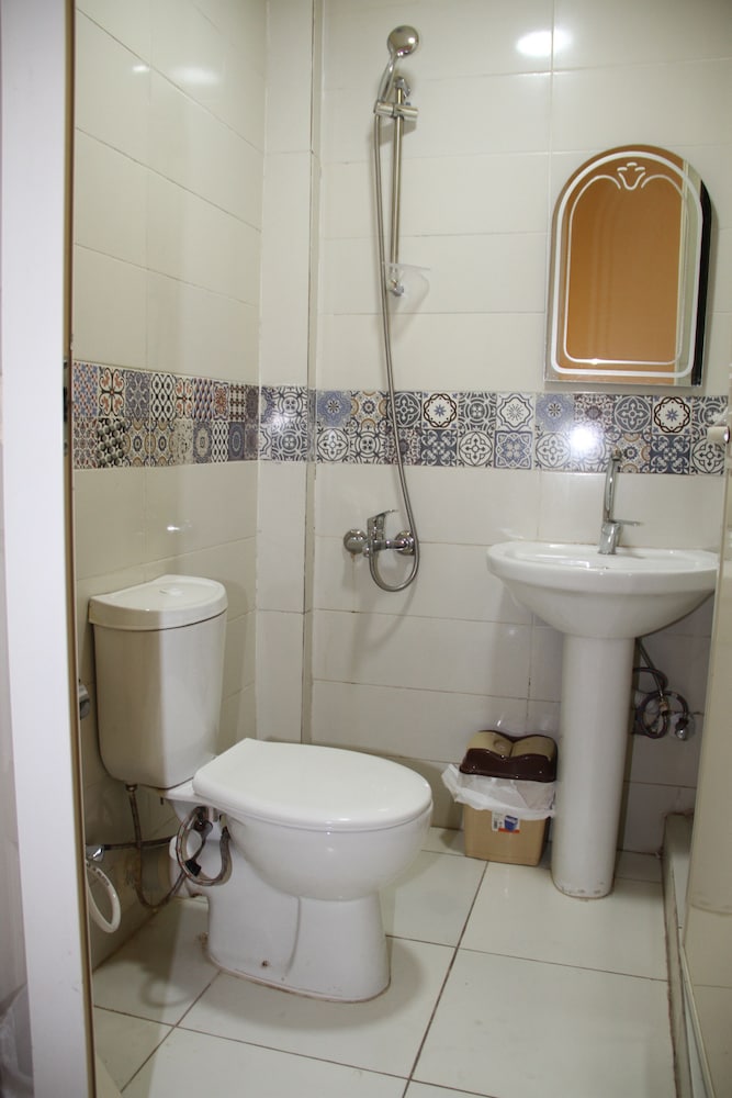 Quadruple Room, Private Bathroom - Photo 7