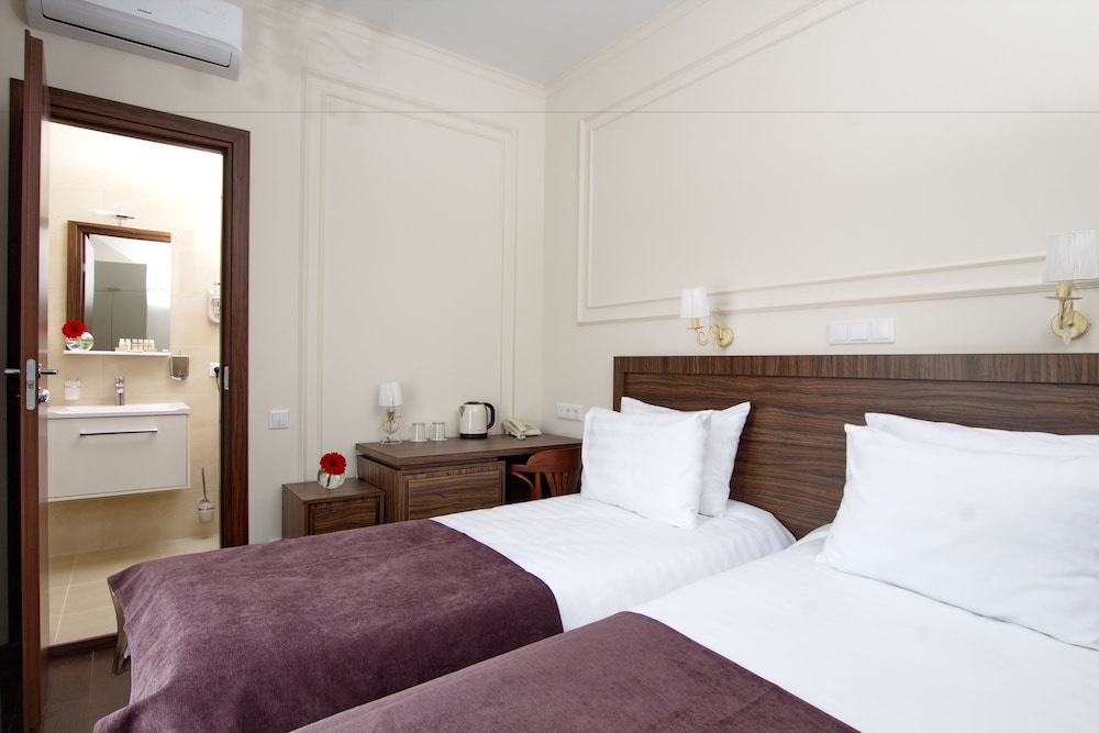 Superior Double or Twin Room, Beachfront photo 3