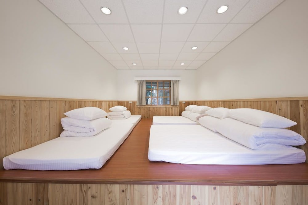 Family Room, Multiple Beds, Shared Bathroom photo 2