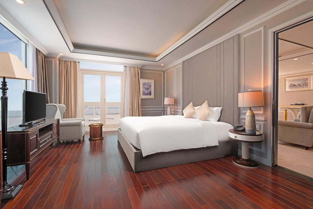 Royal Suite photo 2