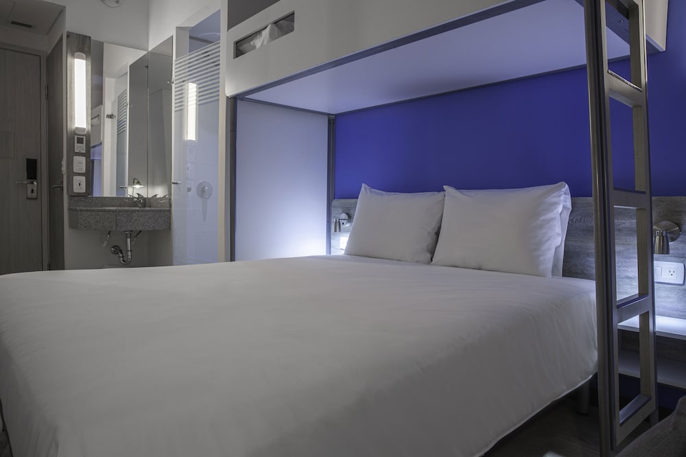 Room, Multiple Beds - Photo 8