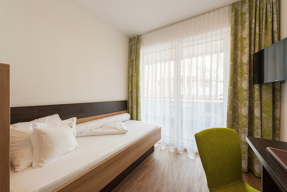 Basic Single Room photo 1