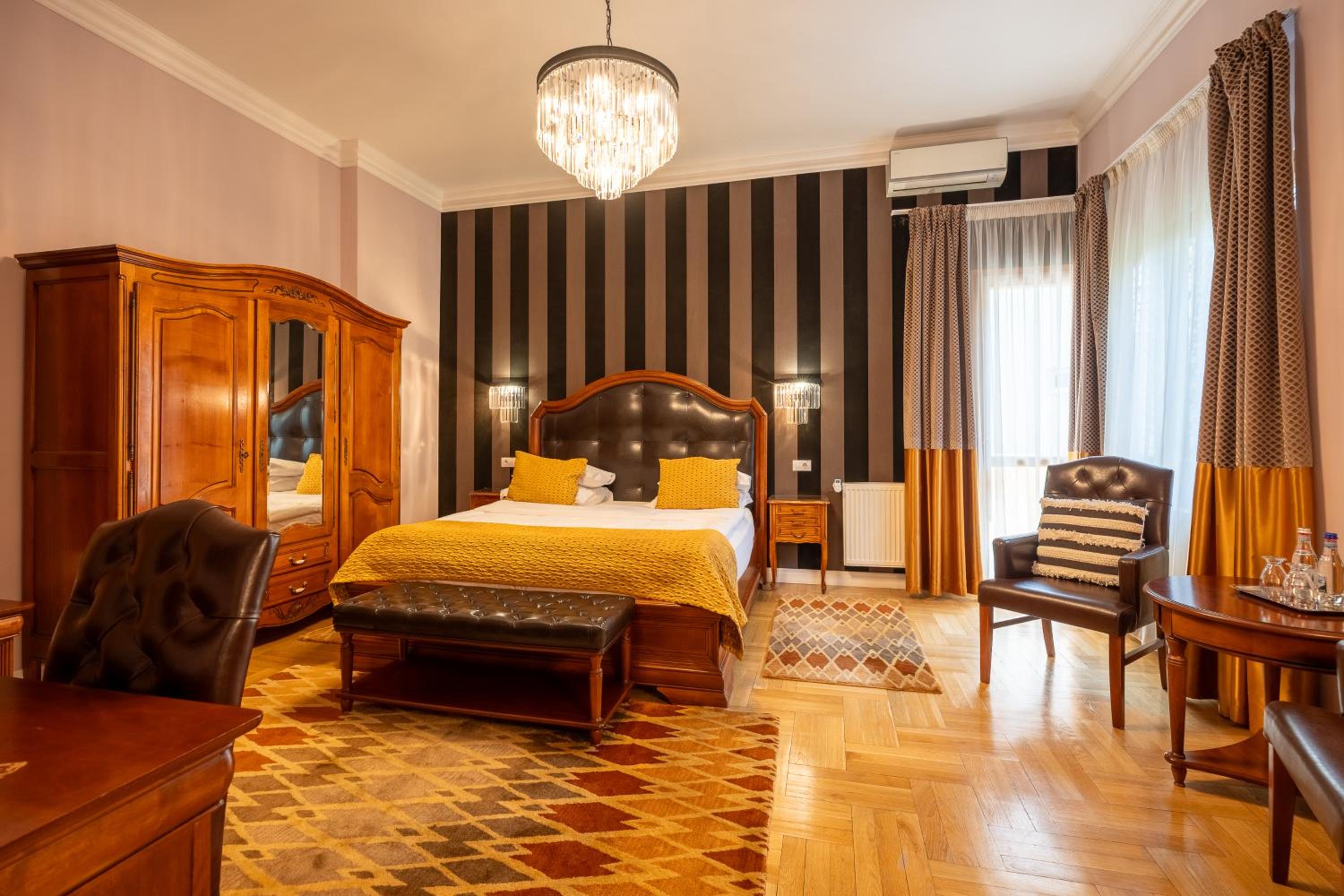 Superior Double Room upper floors no elevator photo 3
