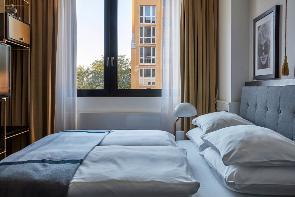 Suite, 1 King Bed, Balcony photo 2