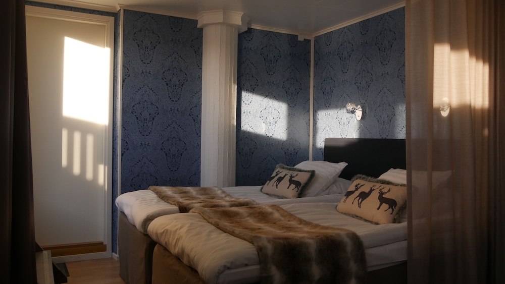 Golden Circle Suite with Kitchen & Sauna photo 2