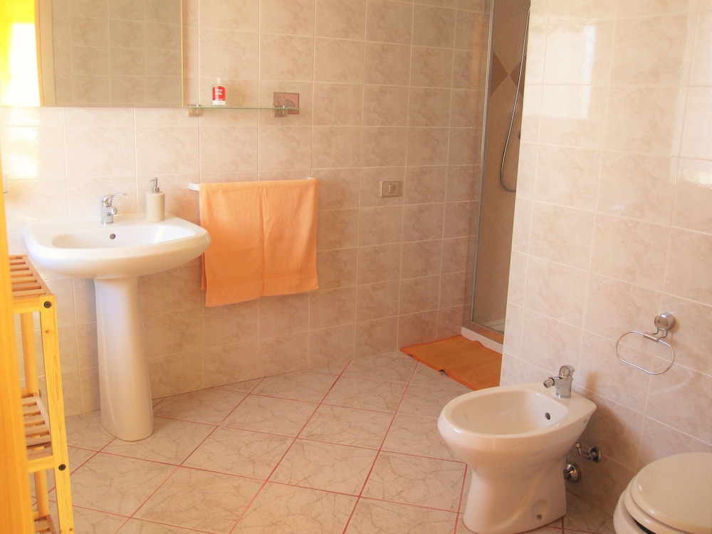 Classic Double Room, Private Bathroom, Garden View photo 3