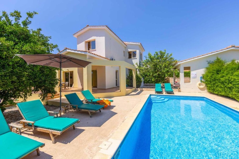 Villa photo 3