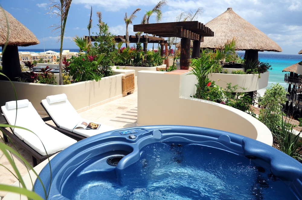 Deluxe Penthouse, 2 Bedrooms, Partial Ocean View - Photo 1