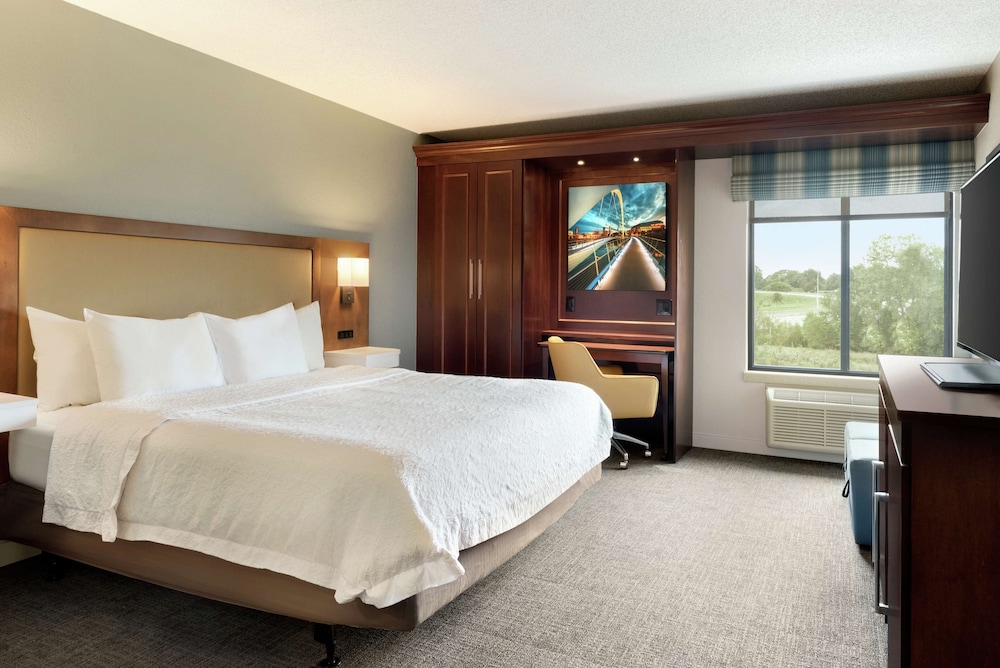 Room, 1 King Bed, Accessible - Photo 3