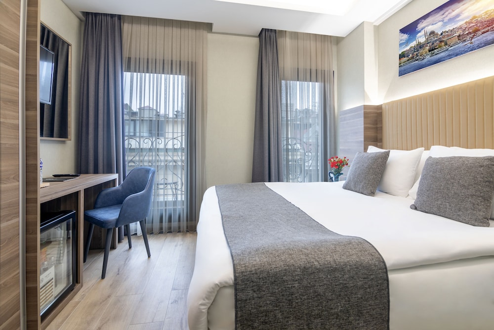 Standard Double or Twin Room photo 3