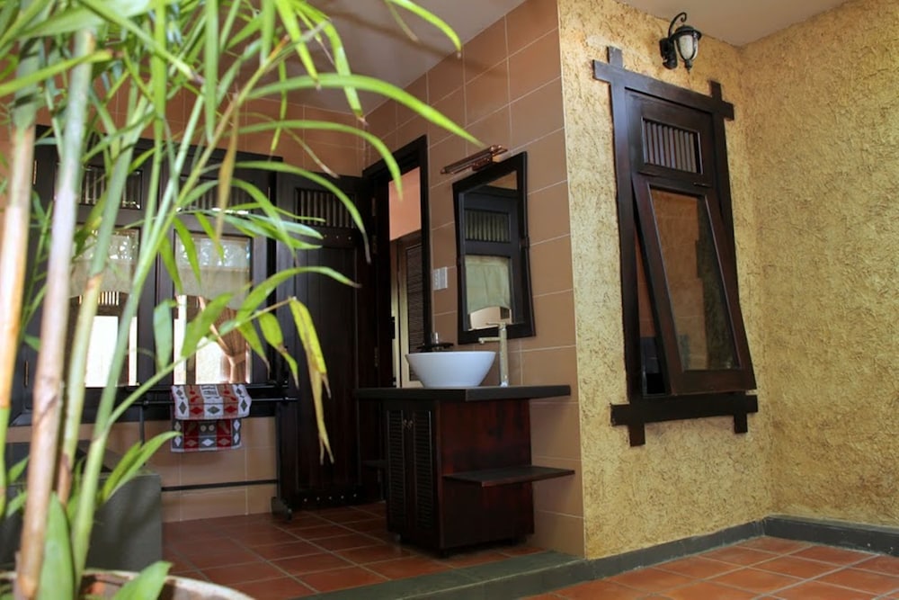Standard Room, Pool View (Hillside) photo 2