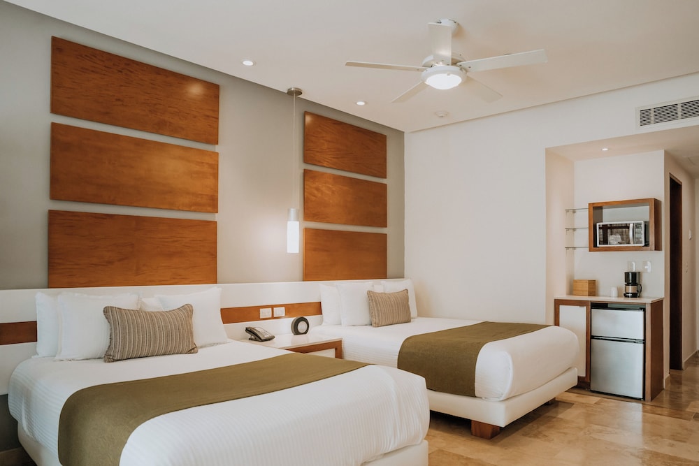 Deluxe Junior Suite, Partial Ocean View thumbnail 6