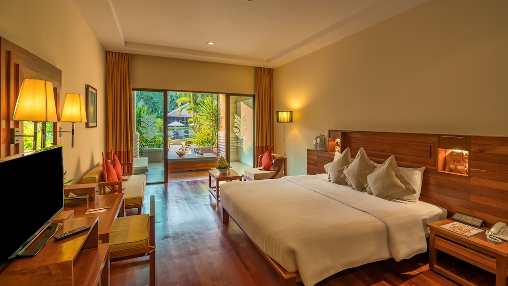 Patio Cabana Club - Free 2 Ways Airport Transfer