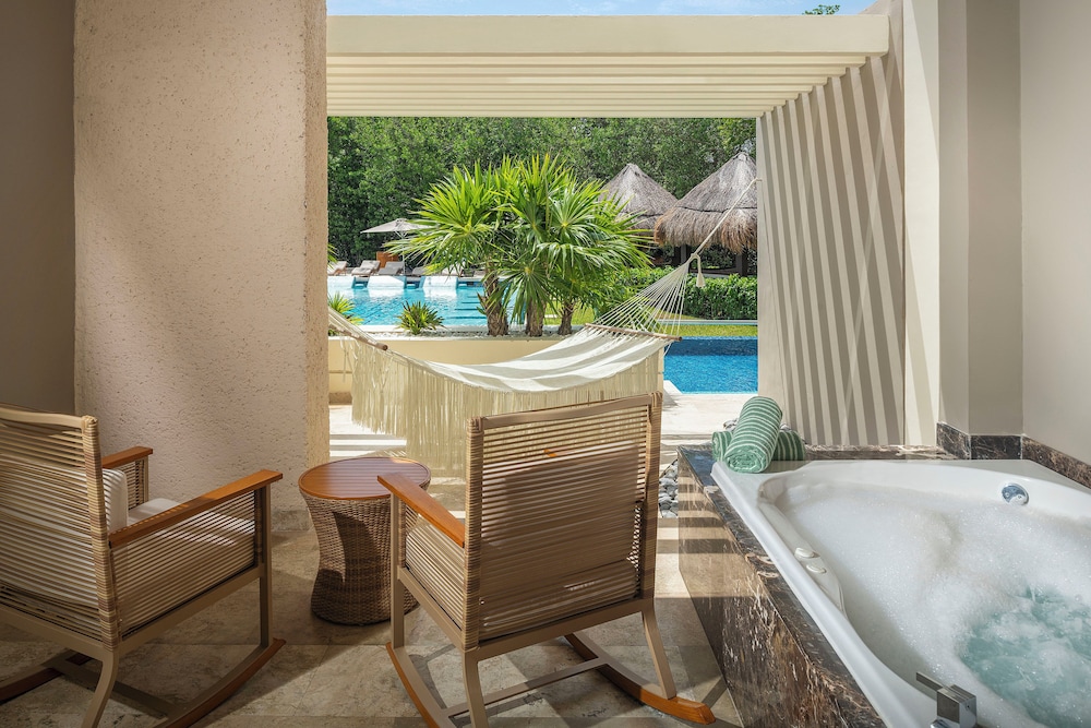 The Reserve Junior Suite Swim Up