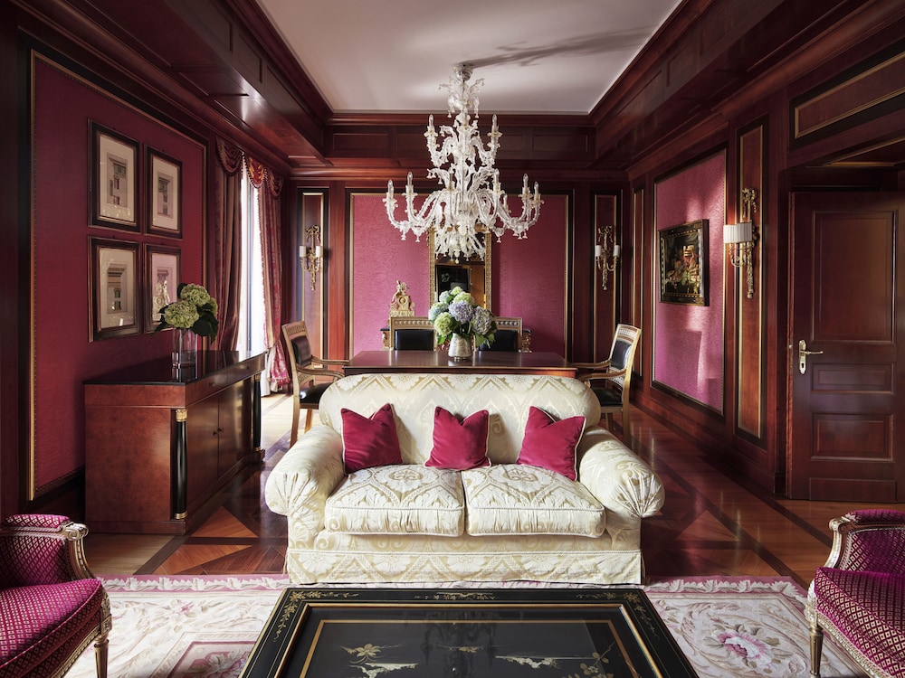 Royal Suite, 1 King Bed photo 2