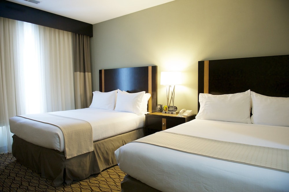 Standard Room, 2 Queen Beds, Accessible (Communications)