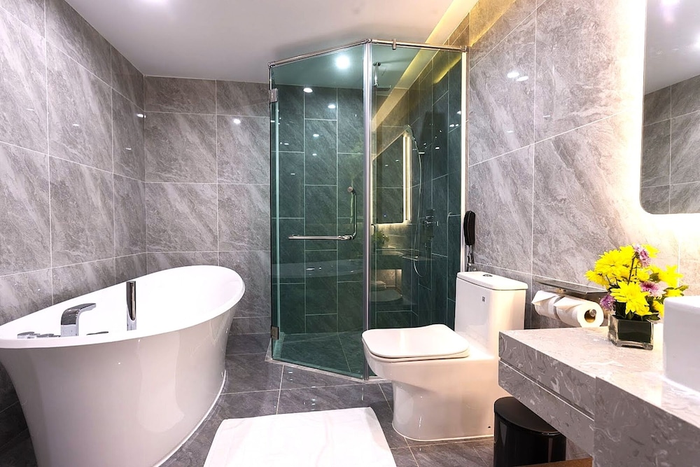 One bedroom suite - Photo 9