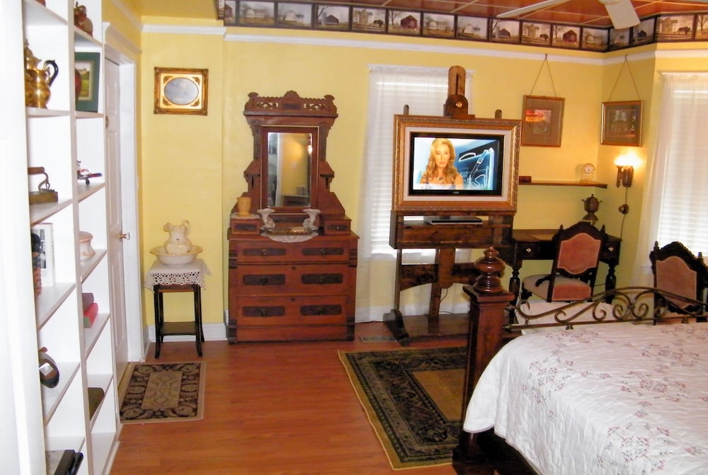 Room, 1 Queen Bed photo 1