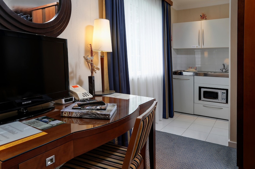 Executive Studio, 1 Double Bed, Non Smoking - Photo 2