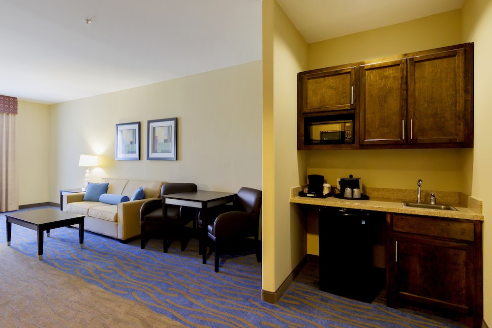 Suite, Multiple Beds (Additional Living Area) - Photo 3