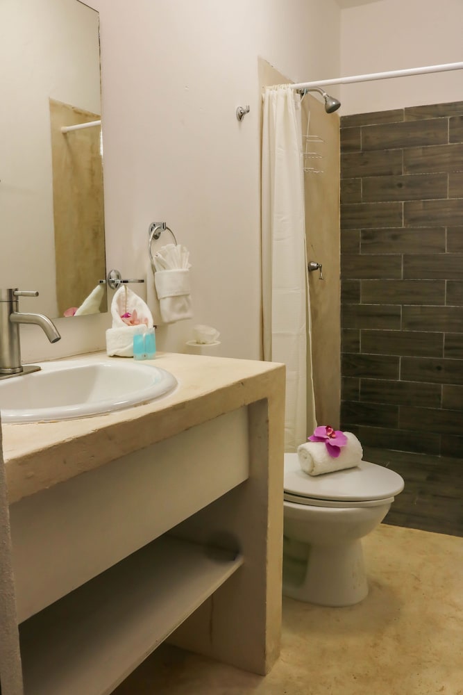 Standard Twin Room, 2 Twin Beds - Photo 13