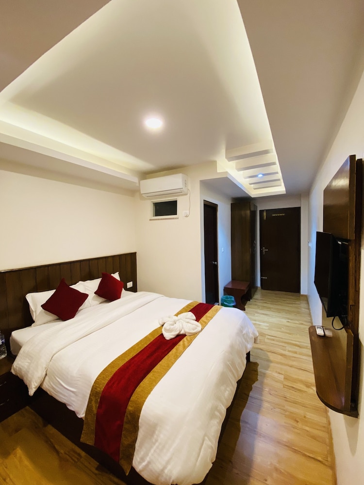 Deluxe Double or Twin Room - Photo 15
