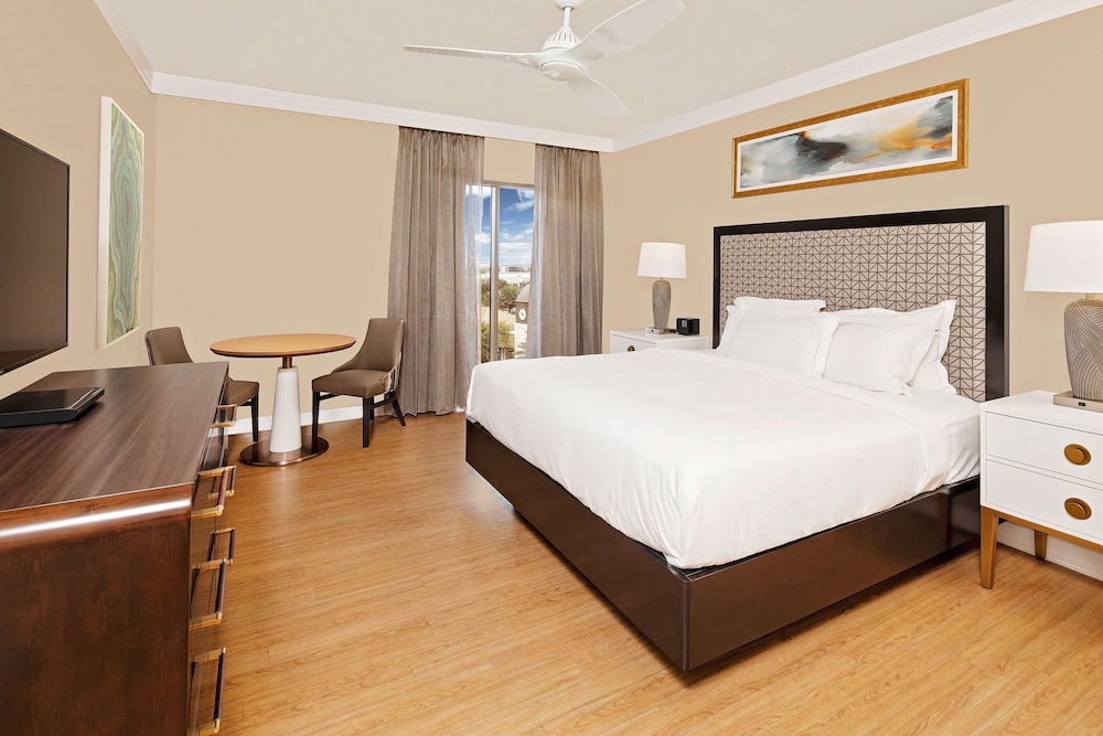 Studio, 1 King Bed, Accessible (Hearing/Roll-in Shower)