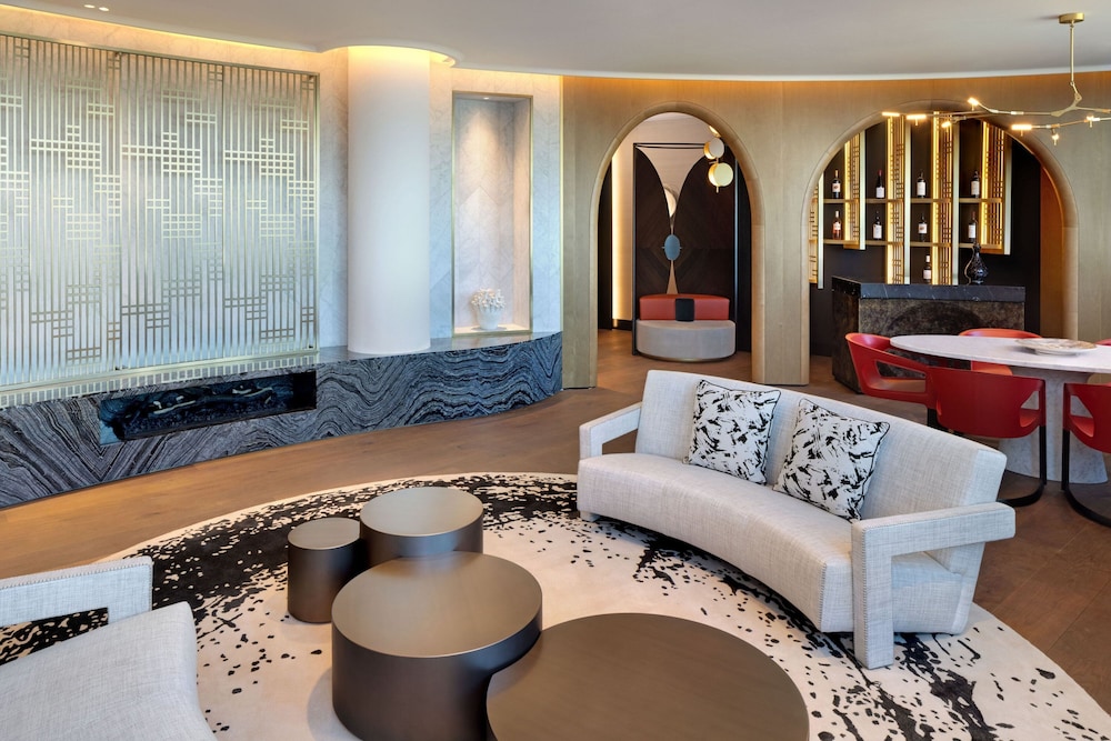 Signature Suite, Multiple Beds - Photo 7
