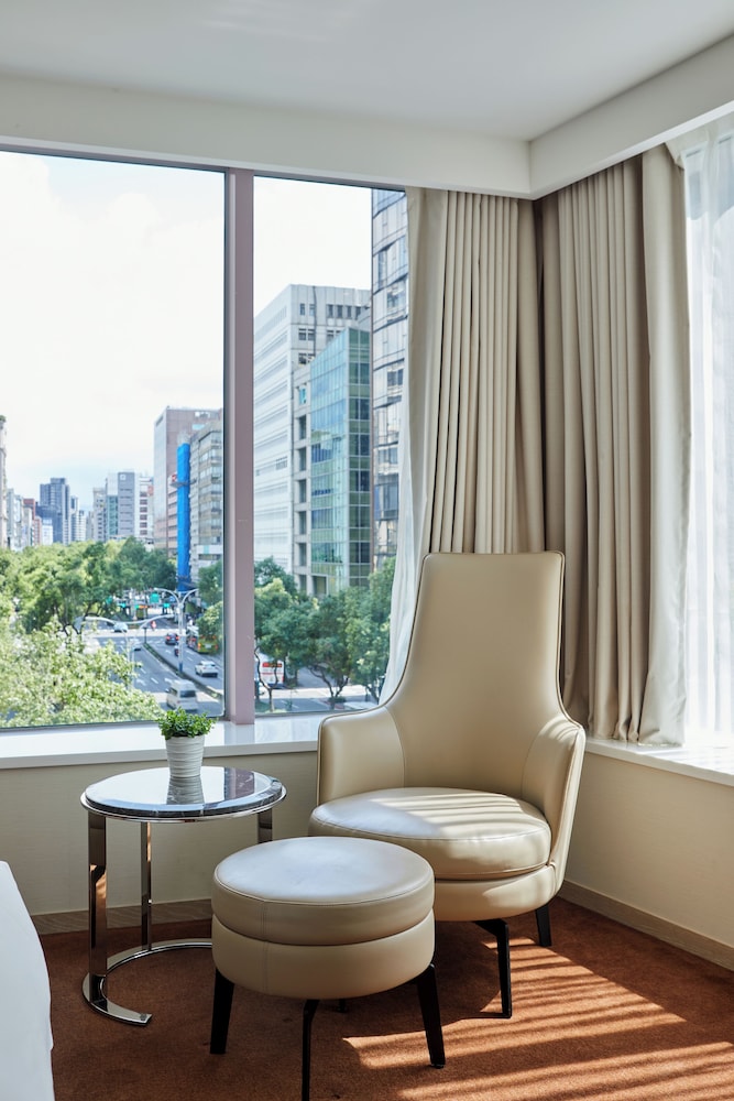 Executive Suite, City View photo 2