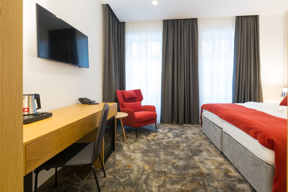 Superior Double or Twin Room, City View - Photo 10