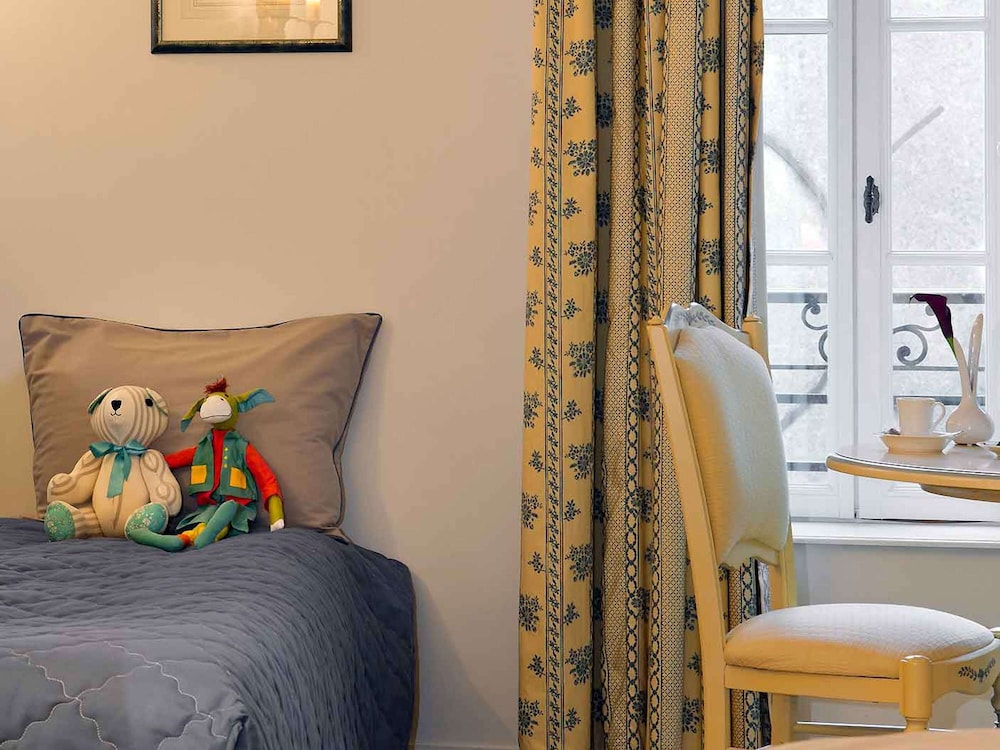 Family Room, Multiple Beds - Photo 8